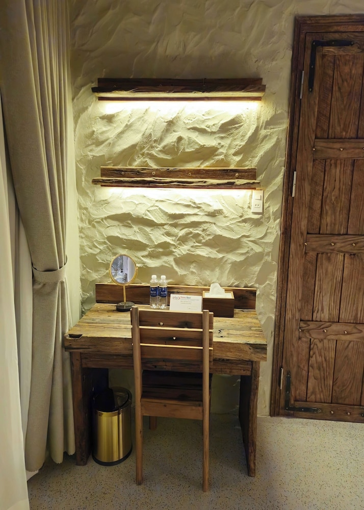 Deluxe Queen Room - Photo 3
