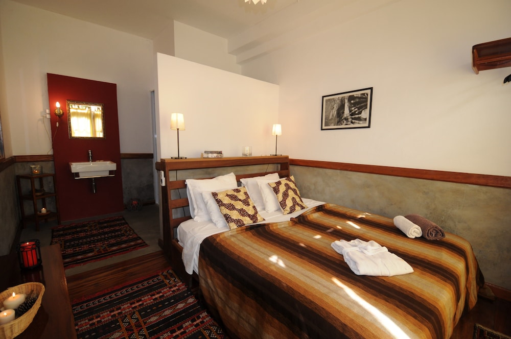 Room 10 - With private bathroom inside - First Floor photo 1