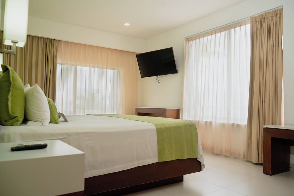 Master Suite 3 Bedrooms - Photo 6