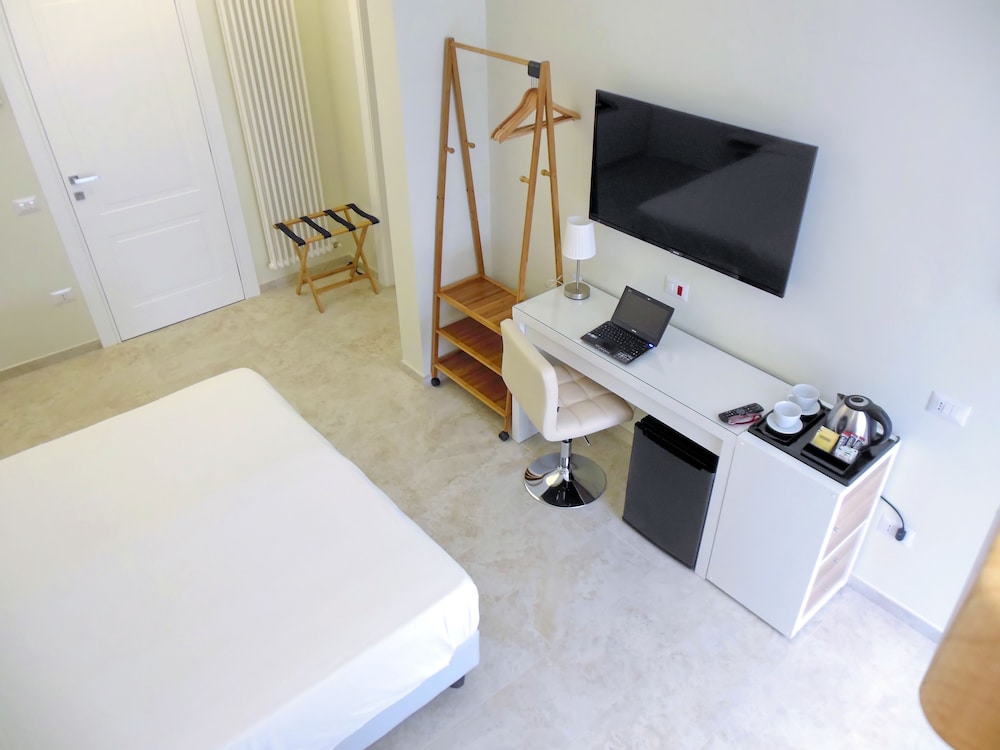 Deluxe Room - Photo 6