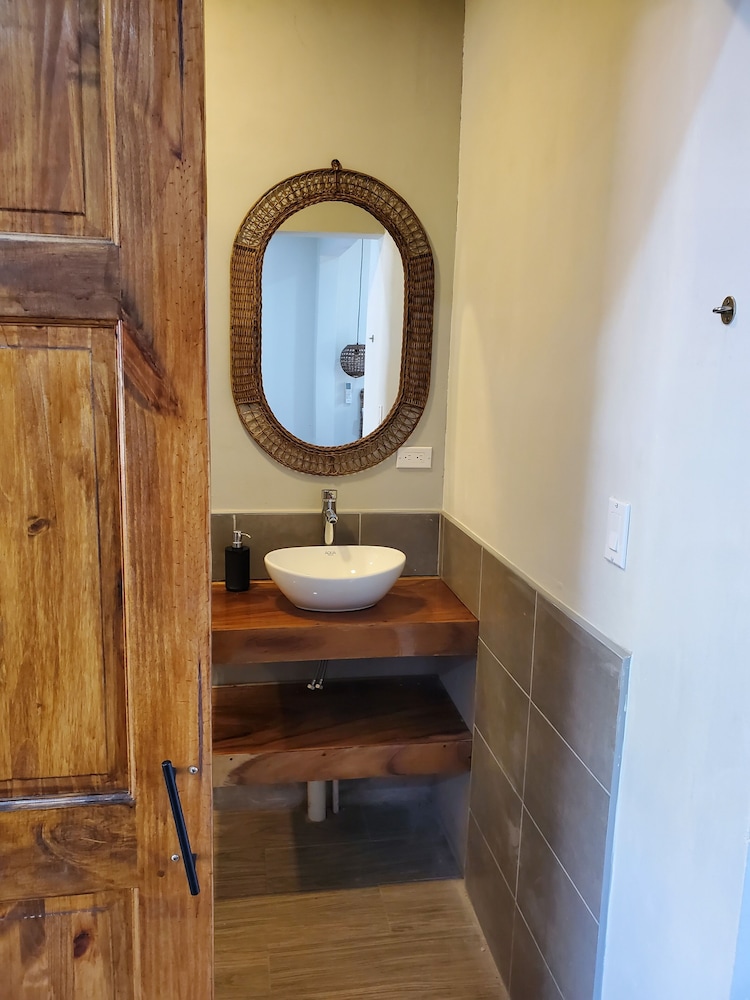 Deluxe Room, 1 Queen Bed, Garden View photo 3