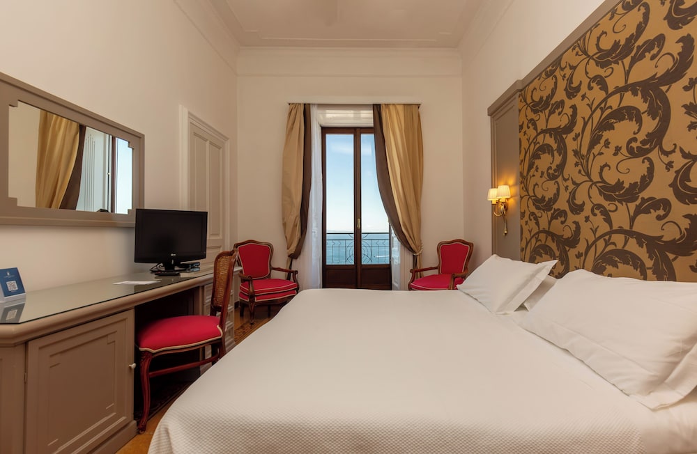 Deluxe Room, Sea View - Photo 1