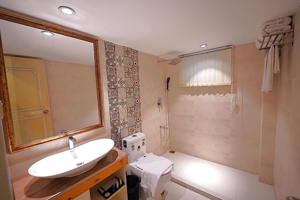 Executive Suite, City View photo 3