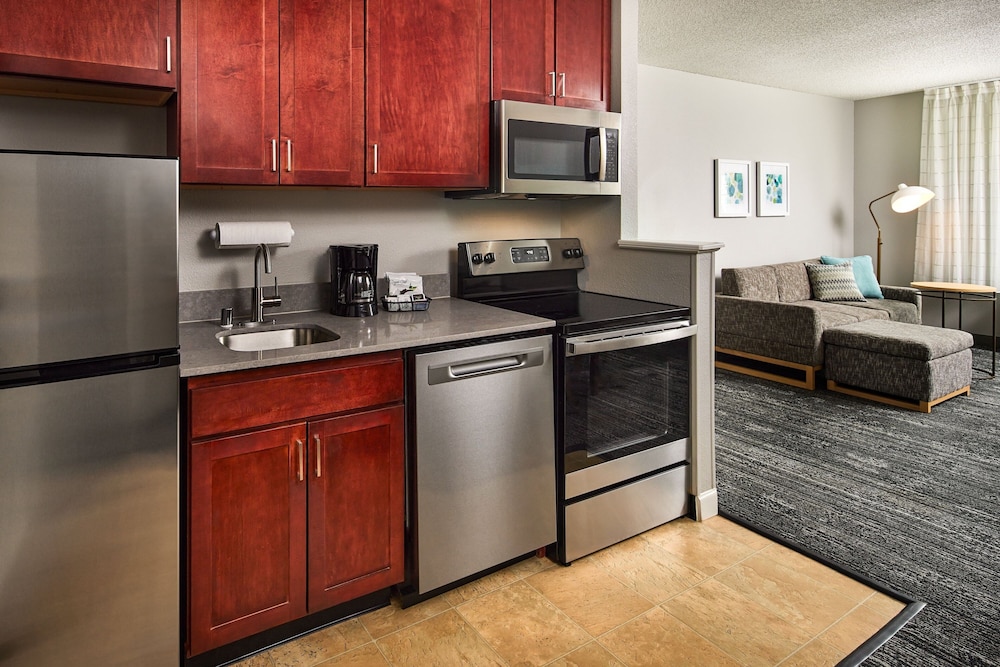 Suite, 1 Bedroom - Photo 11