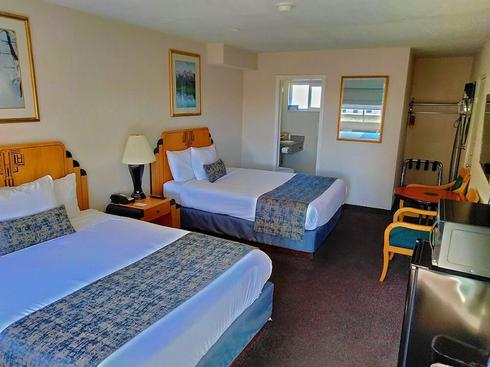 Deluxe Room, 2 Queen Beds photo 3