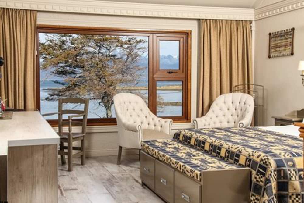 Junior Suite, 1 King Bed, Canal View