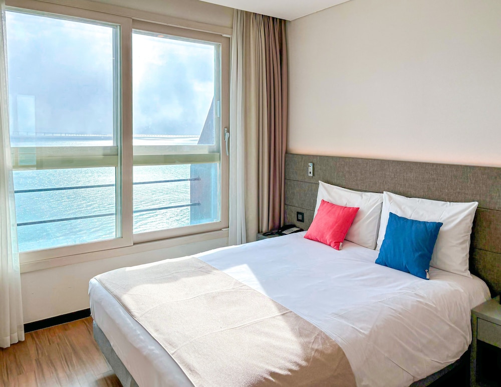 Deluxe Double Room, Ocean View - Photo 3