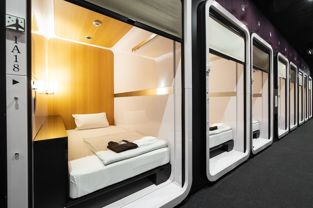 Business Class Cabin, Men only photo 1