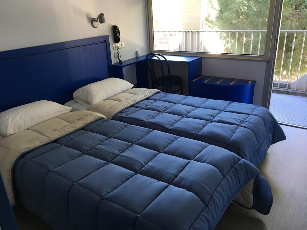 Twin Room - Photo 1