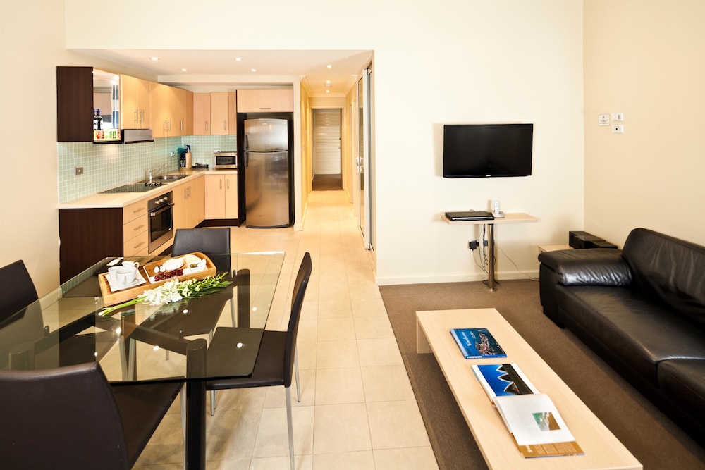 Standard Apartment, Multiple Beds, Non Smoking, Kitchen (3 King Beds and 1 Single Bed)