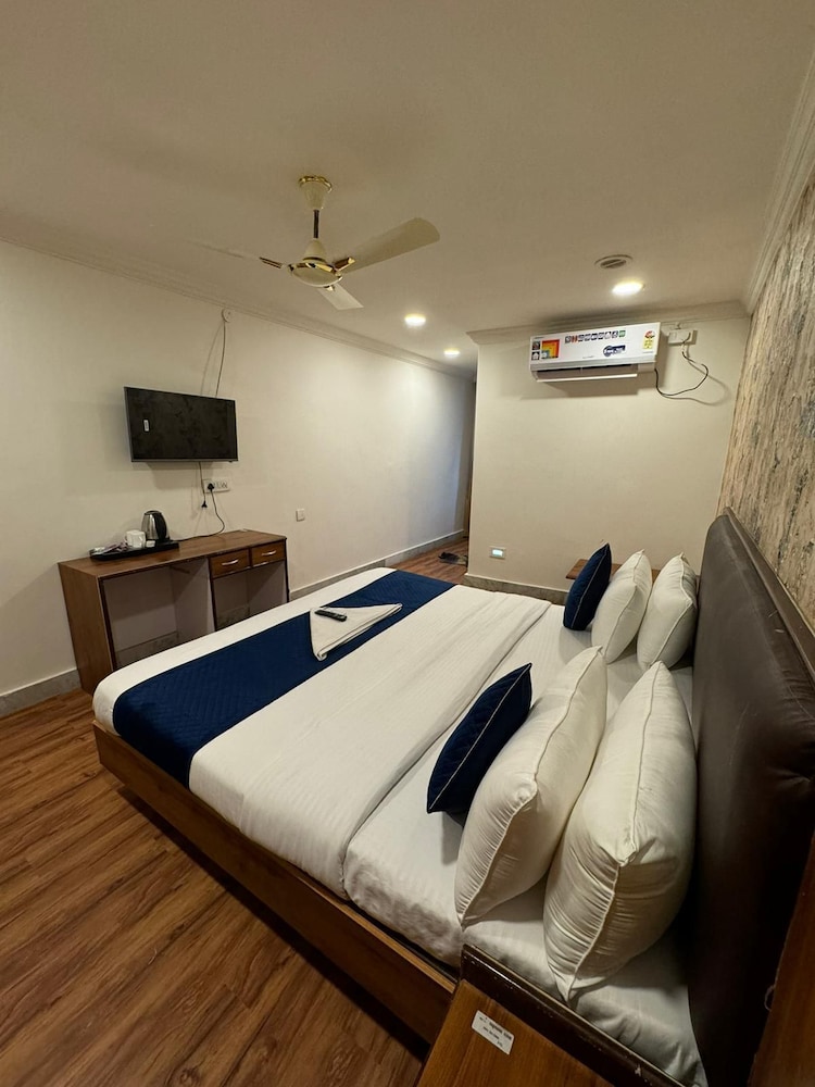 Classic Double Room, City View