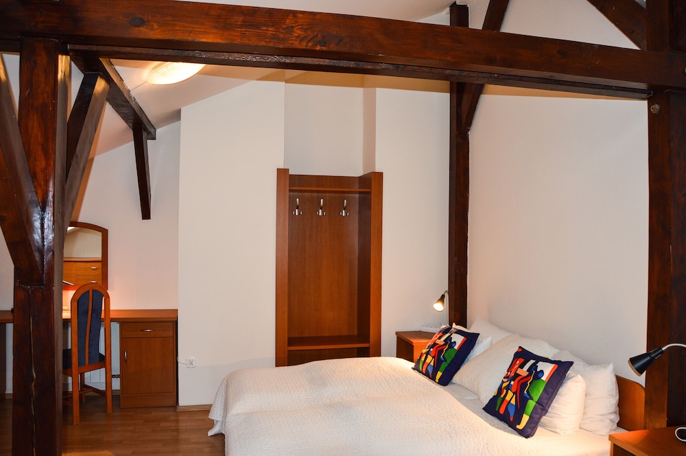 Studio, 2 Bedrooms, Mezzanine photo 2