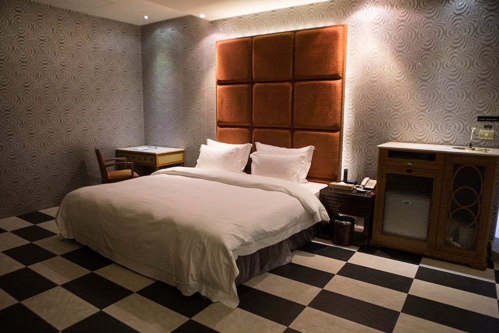 Paragon Suite (Check in time starts from 6pm) photo 1