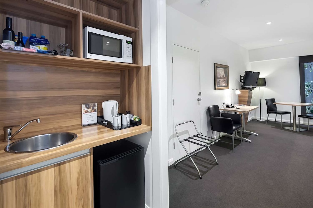 Suite, 1 King Bed, Jetted Tub photo 3