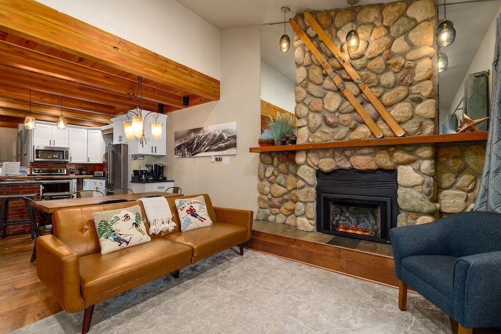 Condo, 2 Bedrooms