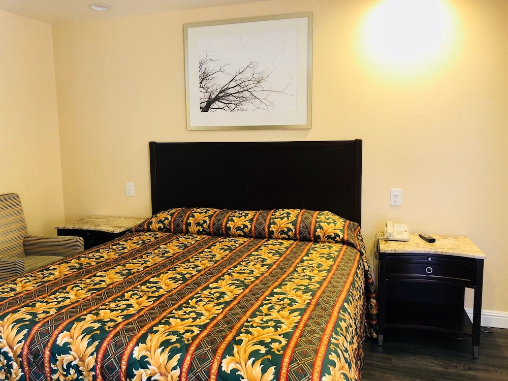 Deluxe Room, 1 King Bed