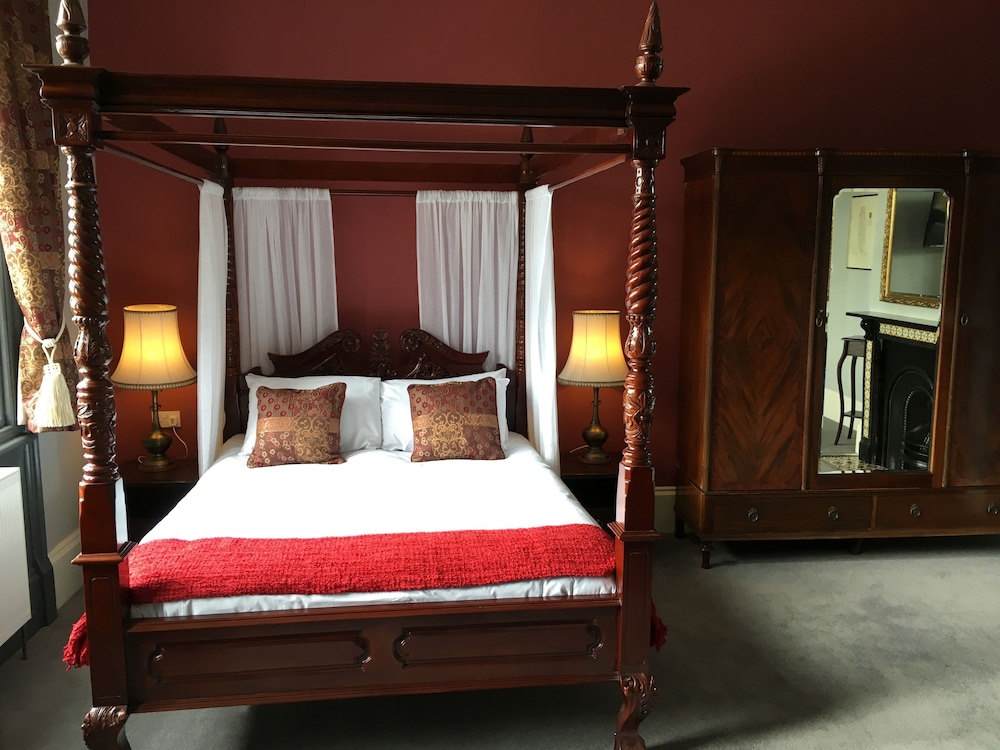 Four Poster Room