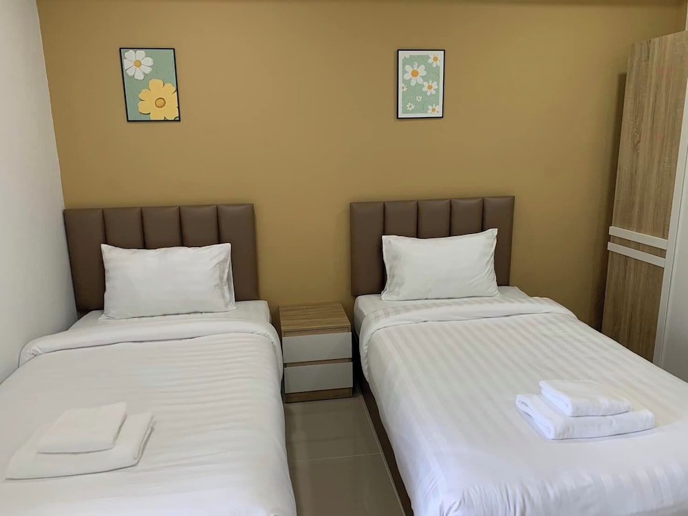 Standard Room, 2 Twin Beds, Private Bathroom photo 1