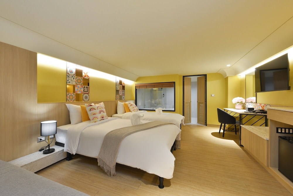 Executive Twin Room with Bathtub photo 3