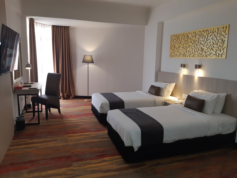 Premium Twin Room - Photo 1