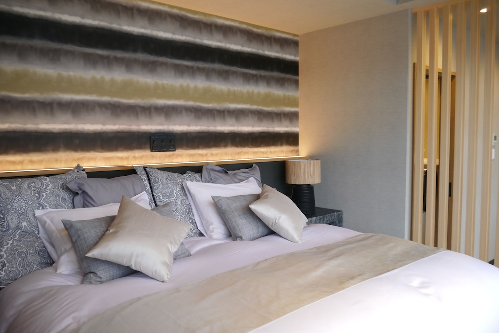 Family Suite, 3 Bedrooms, Jetted Tub, City View photo 3