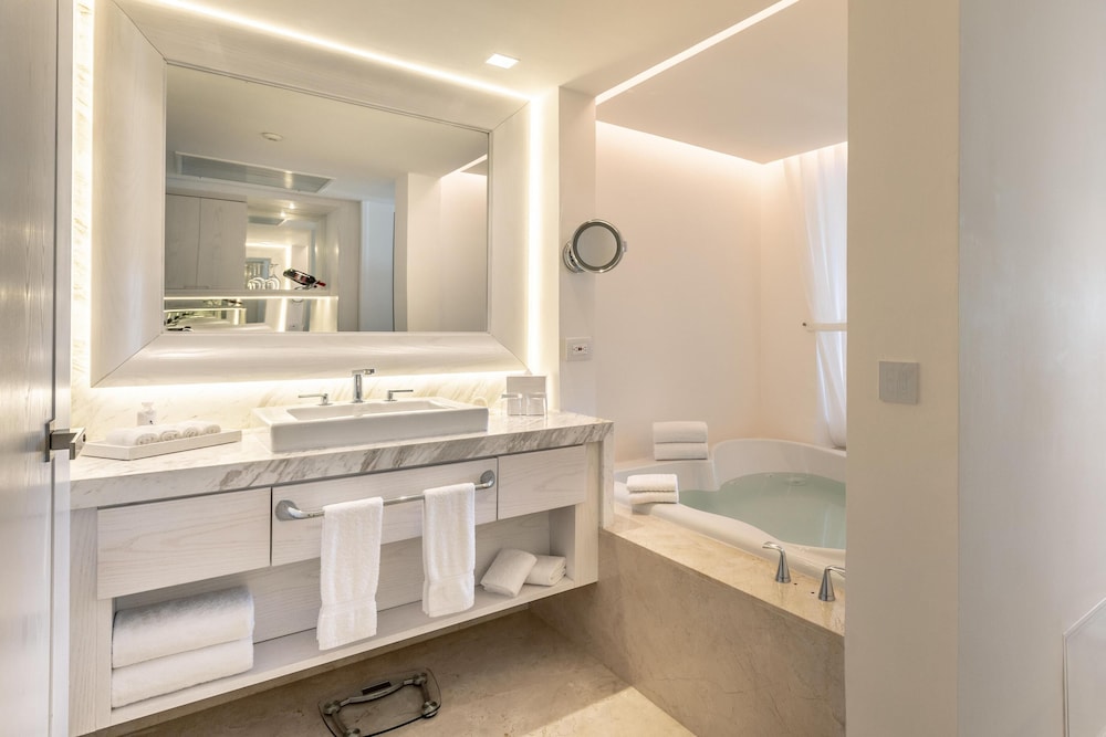 Royale Deluxe Ocean View - Two Double Beds - Photo 11