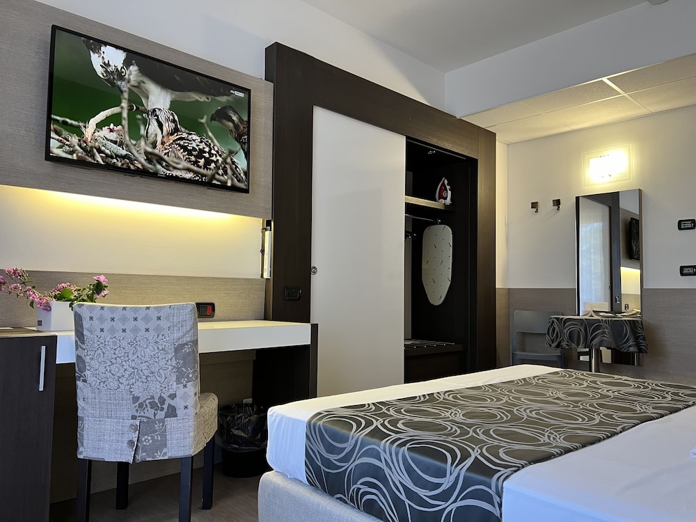 Business Double Room Single Use photo 3