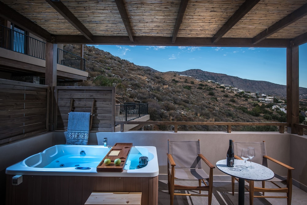 Double Room with Jacuzzi and Sea View photo 2