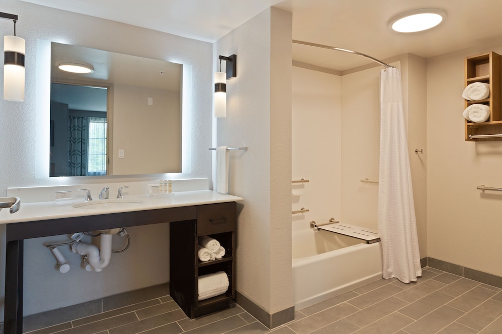 Suite, 1 King Bed, Accessible, Bathtub - Photo 6