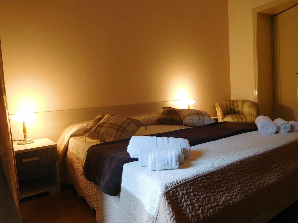 Double Room - Photo 6