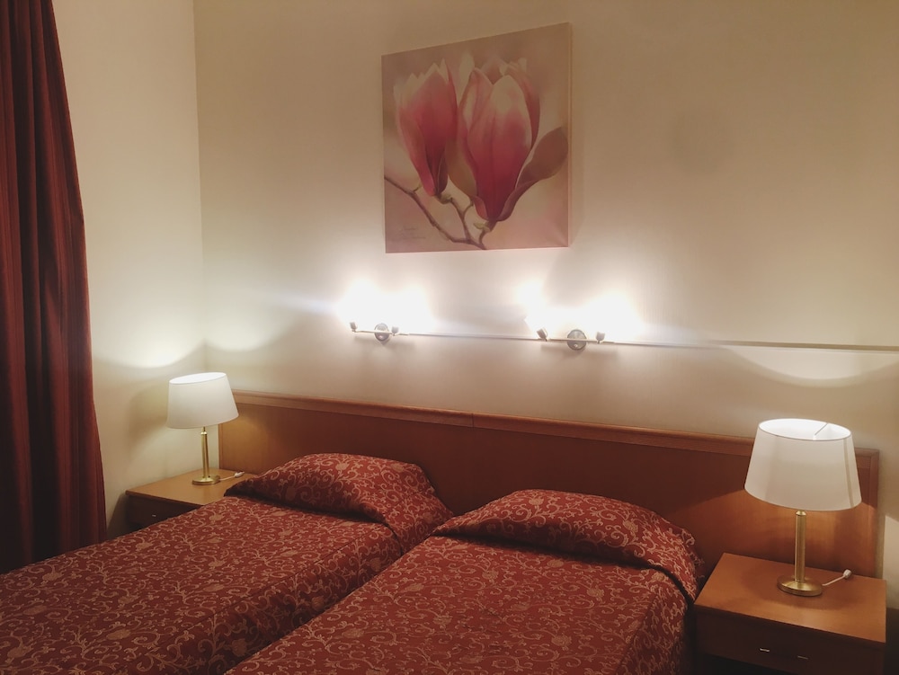 Triple Room (Maroon Lounge 2) photo 1