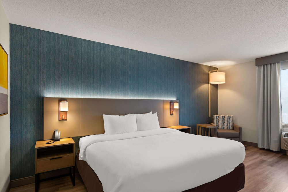 Room, 1 King Bed, Accessible, Non Smoking - Photo 2