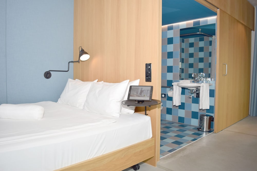 Sunrise Corner Room photo 3
