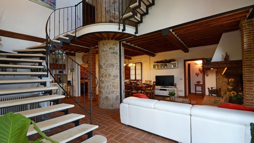 Villa photo 1