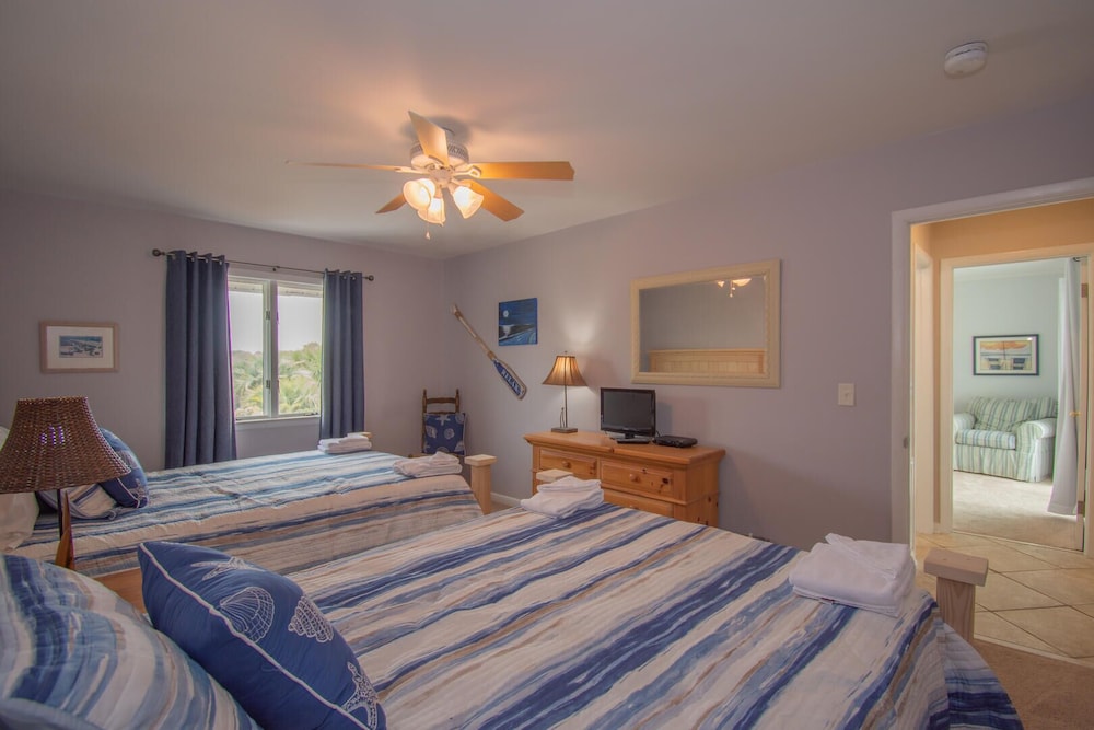 House, Multiple Beds, Kitchen, Ocean View (470 Tarpon Blvd) photo 2