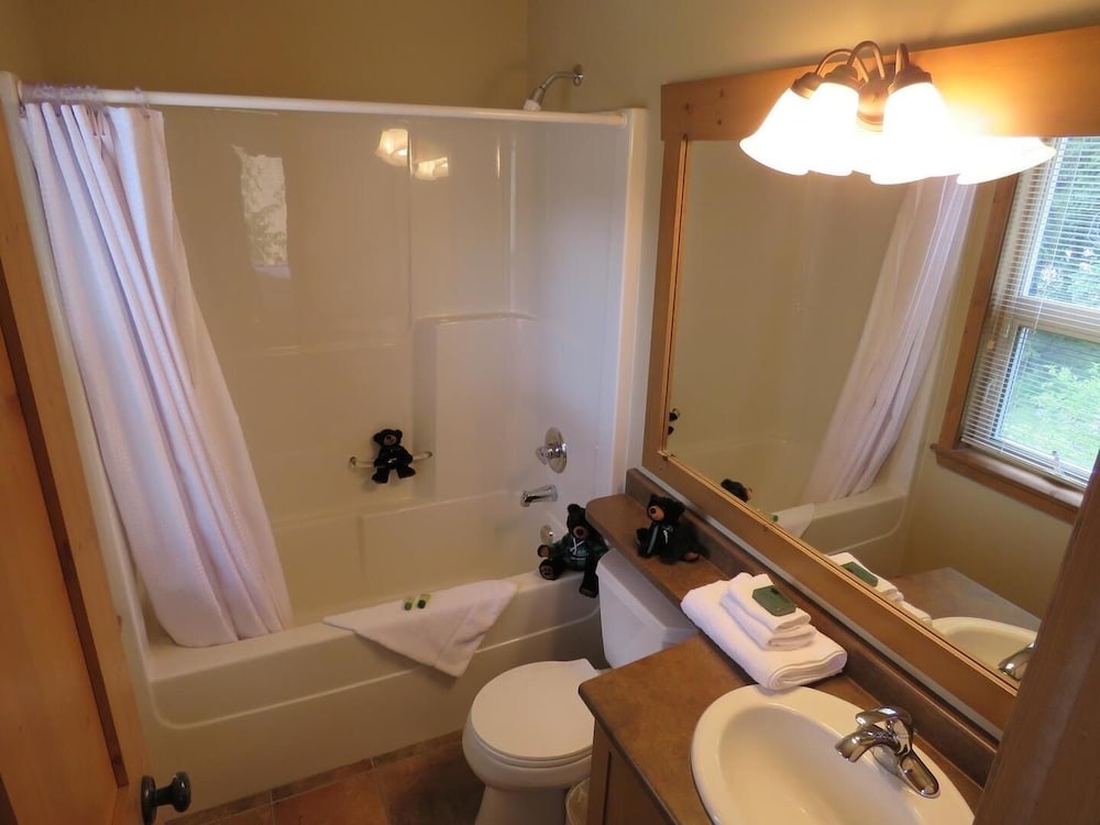 Condo, 2 Bedrooms photo 3