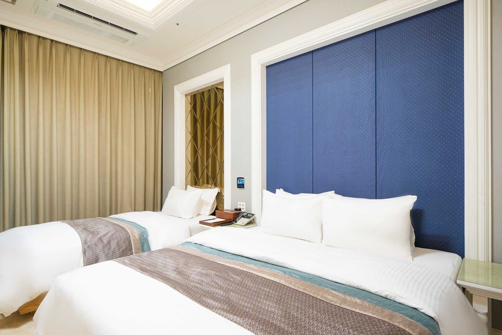 Superior Twin Room photo 3