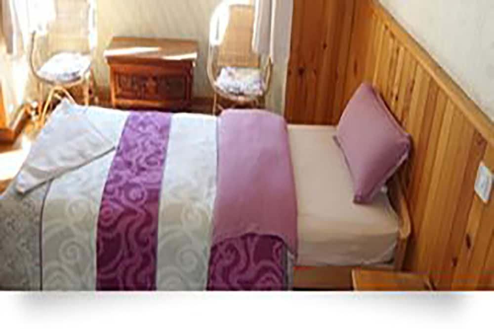 Standard Room photo 2