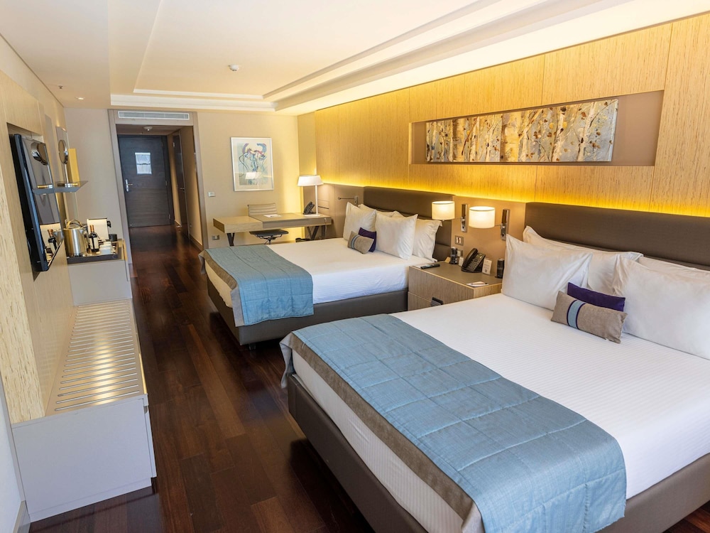 Deluxe Suite, 2 Twin Beds, Accessible, Park View thumbnail 6