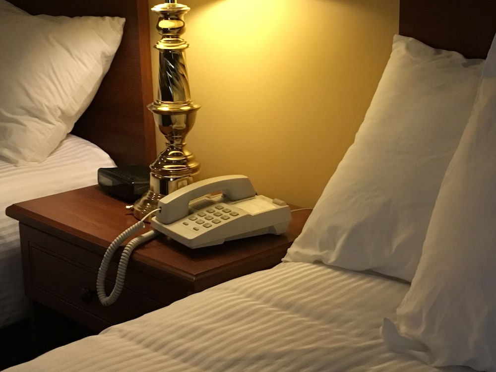 Standard Room, 1 Queen Bed photo 3