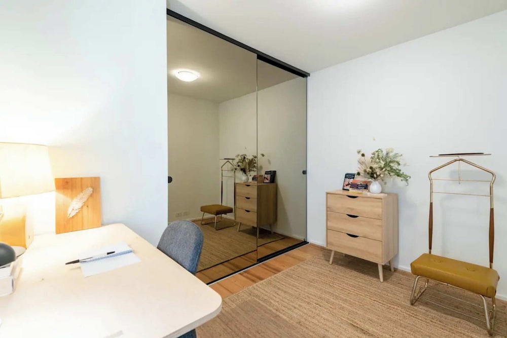 Basic Apartment, 1 King Bed photo 2