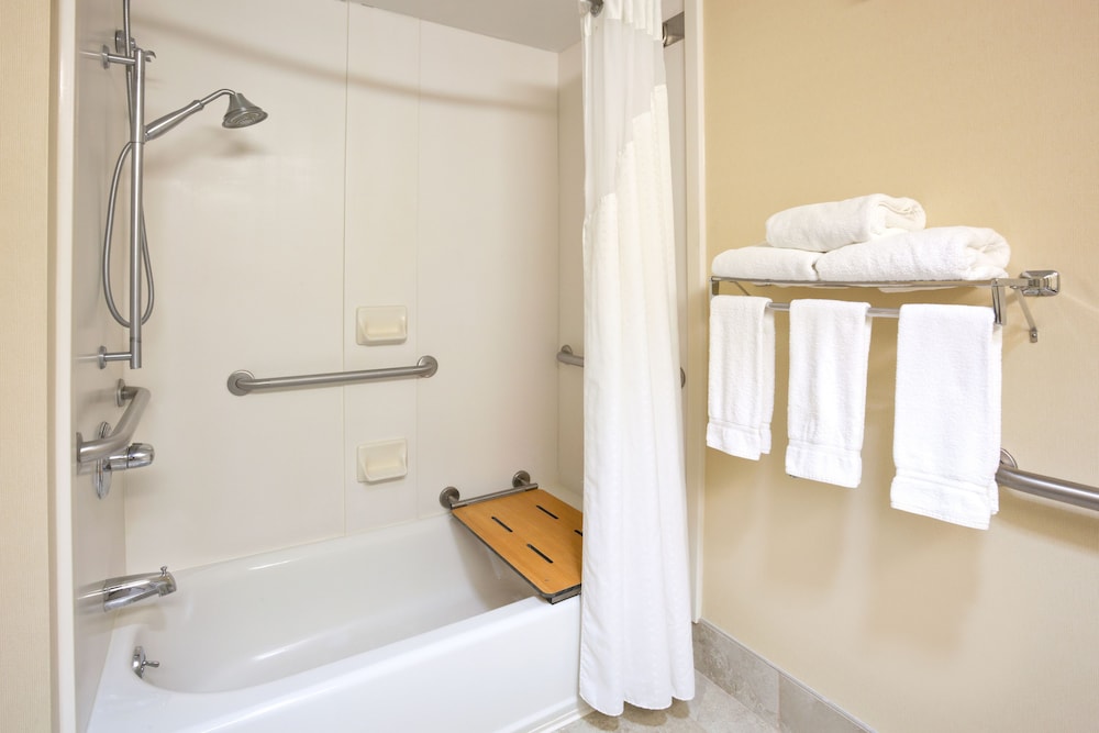 Standard Room, 2 Queen Beds, Accessible (Communications, Accessible Tub) - Photo 5