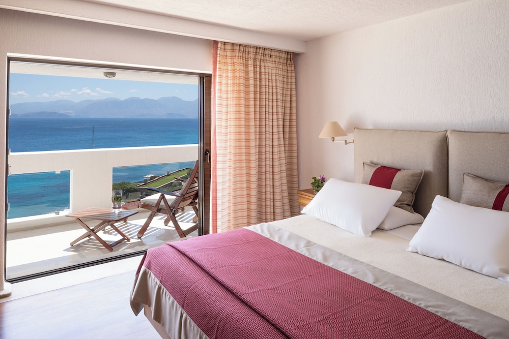 One Bedroom Superior Suite Sea View photo 2
