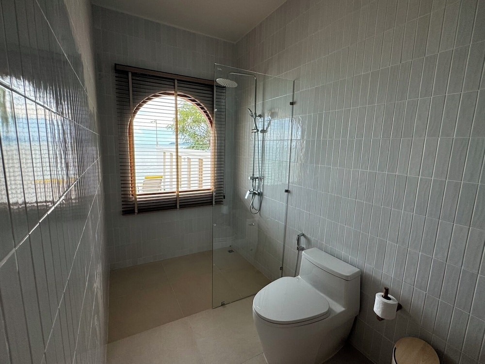 Grand Private Beachfront Villa - Photo 4