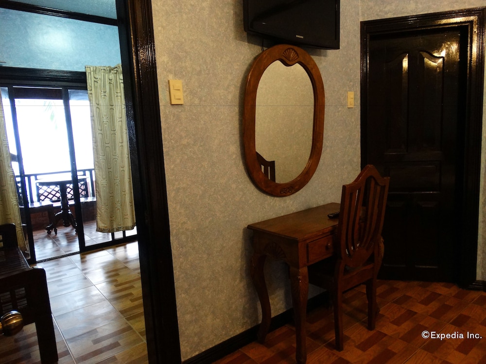 Beachfront Suite photo 3