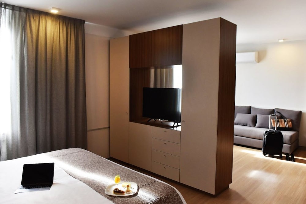 Executive Suite photo 2