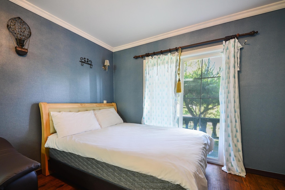 Basic Room, 1 Bedroom (Jijunghae ( F1 )) photo 2