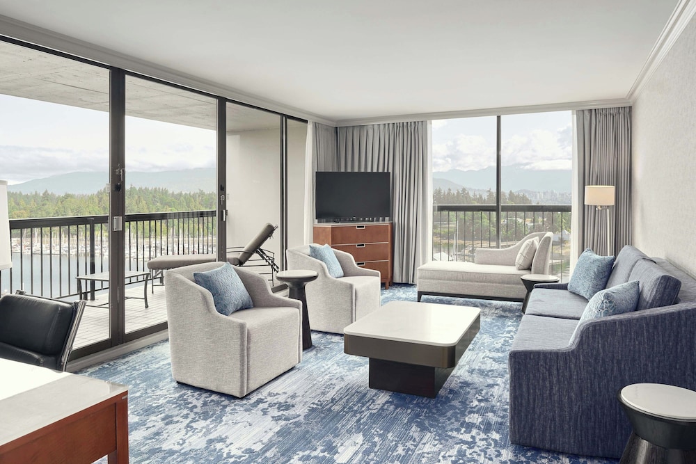 Suite, 1 Bedroom, Mountain View (Lanai) - Photo 1
