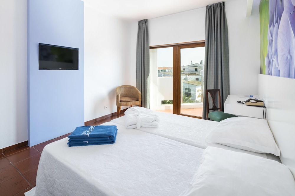 Twin Room, City View - Photo 1