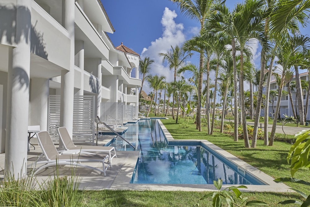Junior Suite (Deluxe Swim Up Corner) photo 2